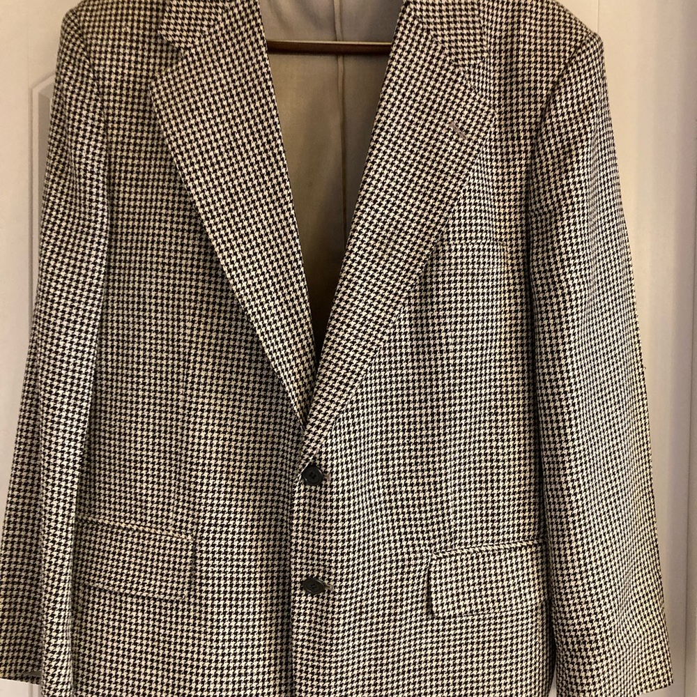 Men’s 42R black houndstooth sports coat